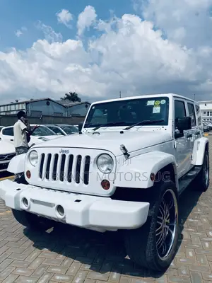 Jeep Wrangler Unlimited Sahara 2013 White