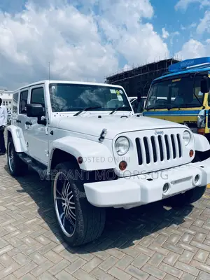 Jeep Wrangler Unlimited Sahara 2013 White