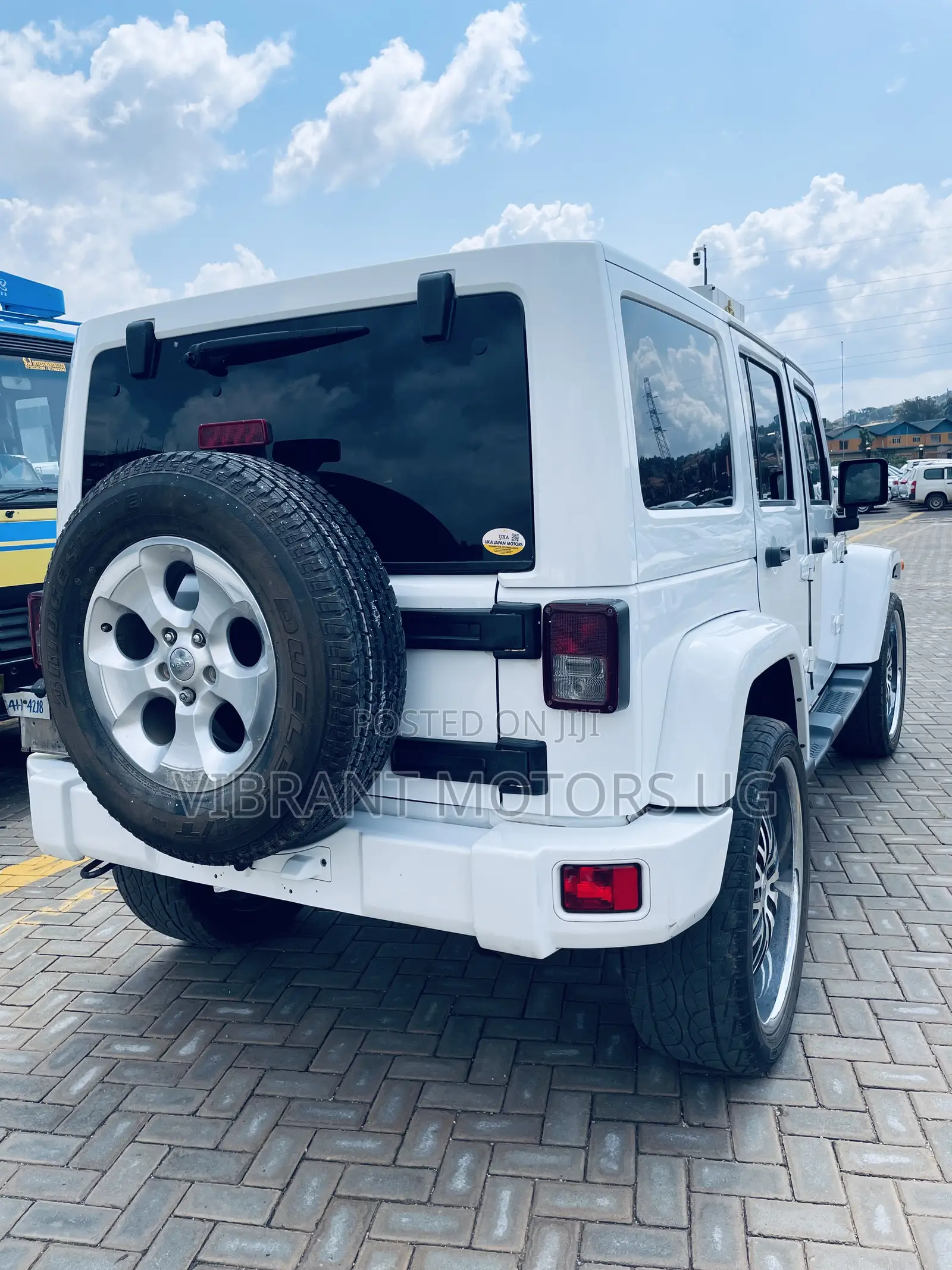 Jeep Wrangler Unlimited Sahara 2013 White