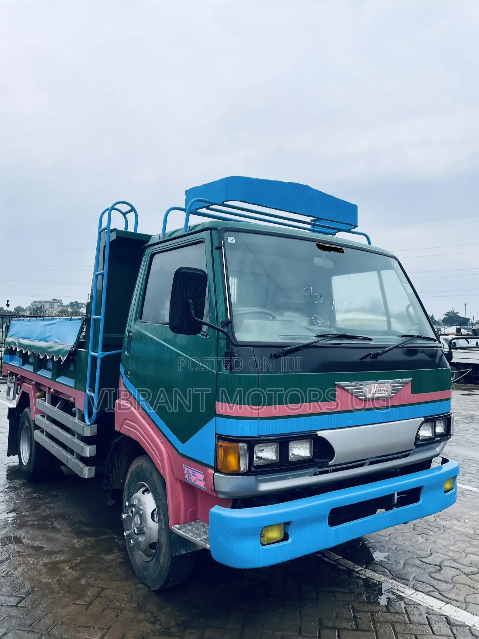 Hino Dumper