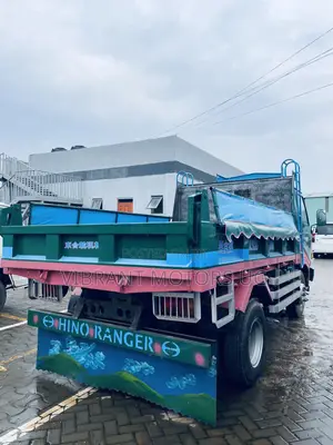 Hino Dumper
