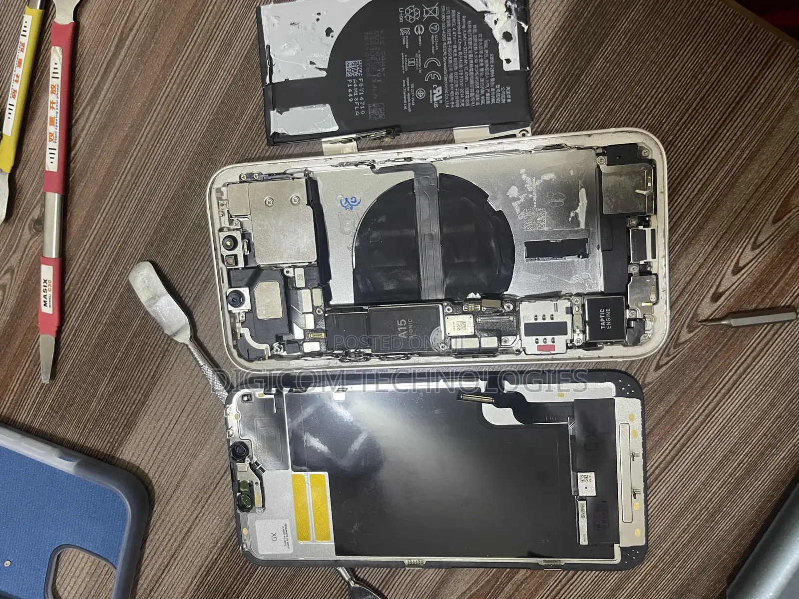 Phones and Computers Repair Services