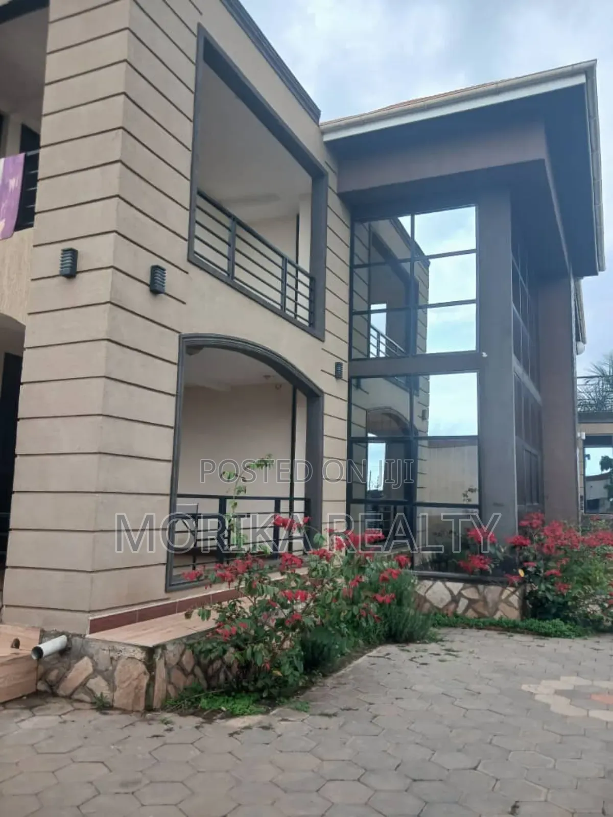 Furnished 8bdrm House in Central Division for sale