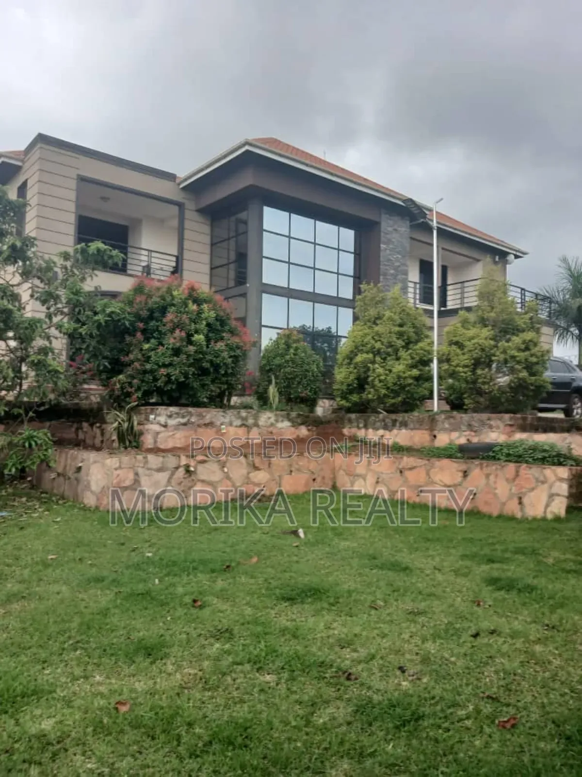 Furnished 8bdrm House in Central Division for sale