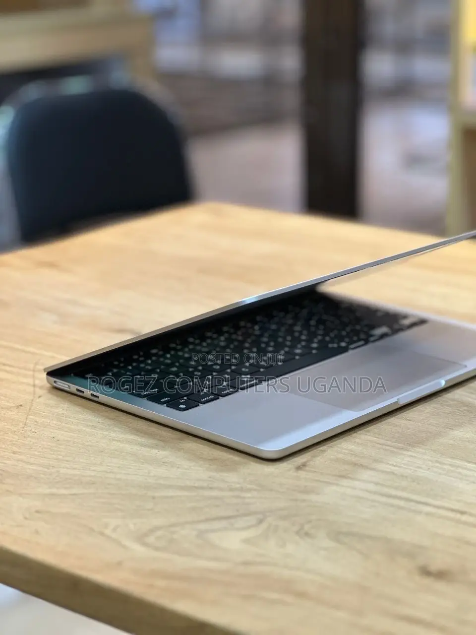 New Laptop Apple MacBook Air 2025 M4 13-inch 16GB Apple M4 SSD 512GB