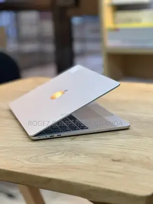 New Laptop Apple MacBook Air 2025 M4 13-inch 16GB Apple M4 SSD 512GB