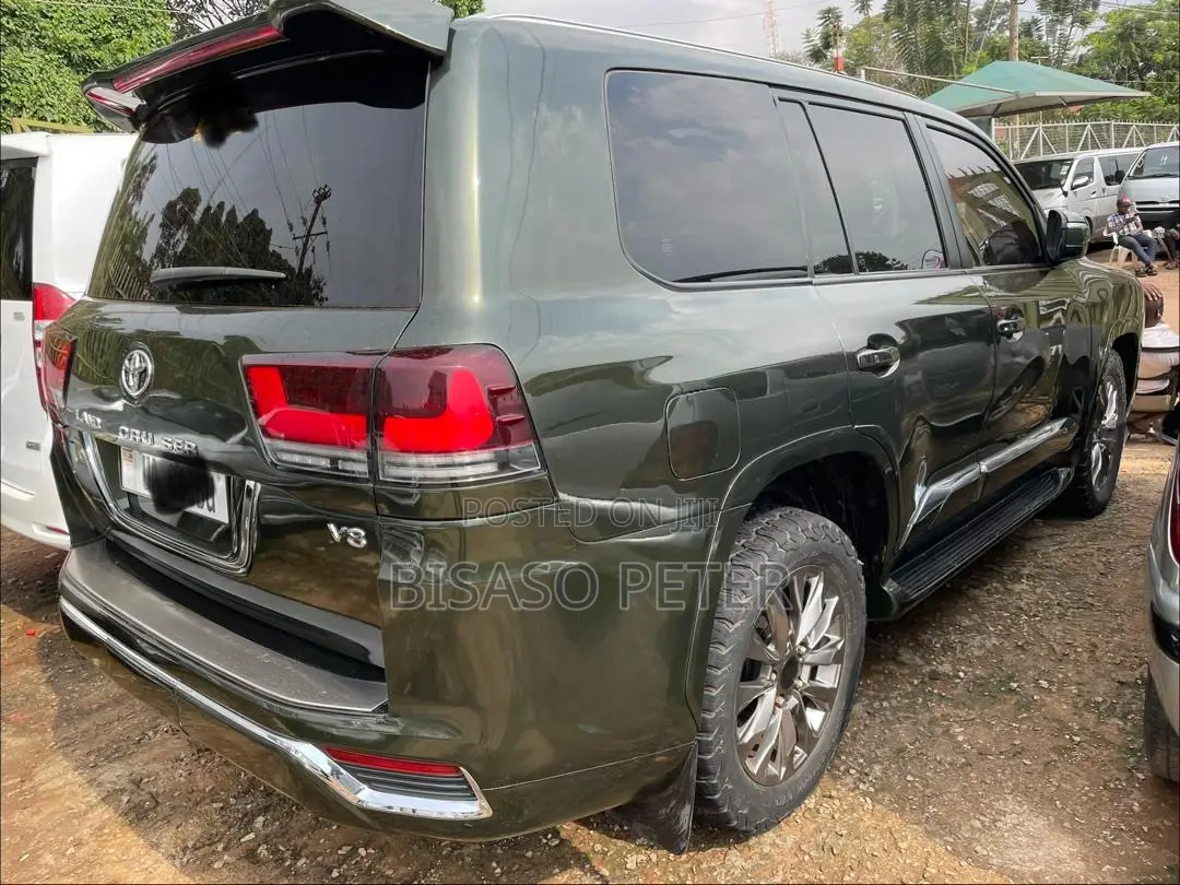 Toyota Land Cruiser 4.5 V8 GX-R 2015 Green