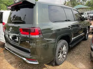 Toyota Land Cruiser 4.5 V8 GX-R 2015 Green
