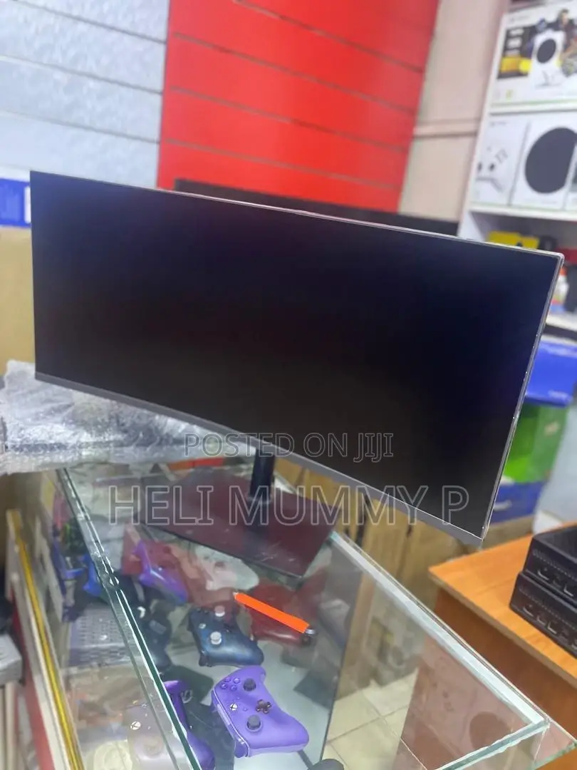 Samsung 34-Inch Curved Monitor /