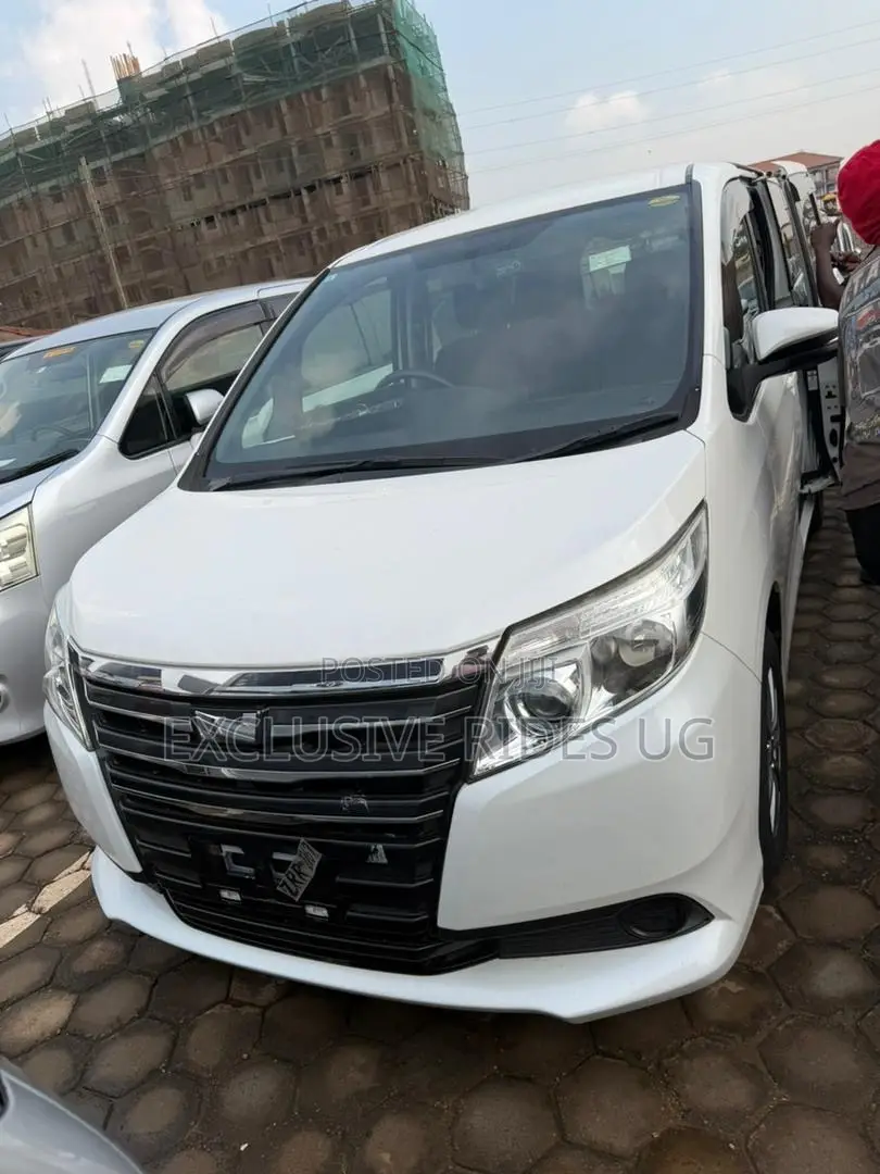 Toyota Noah 2.0 AWD (8 Seater) 2014 White