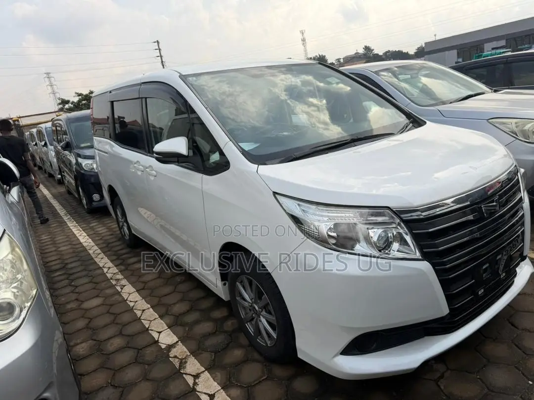Toyota Noah 2.0 AWD (8 Seater) 2014 White