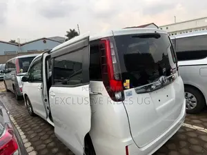 Toyota Noah 2.0 AWD (8 Seater) 2014 White