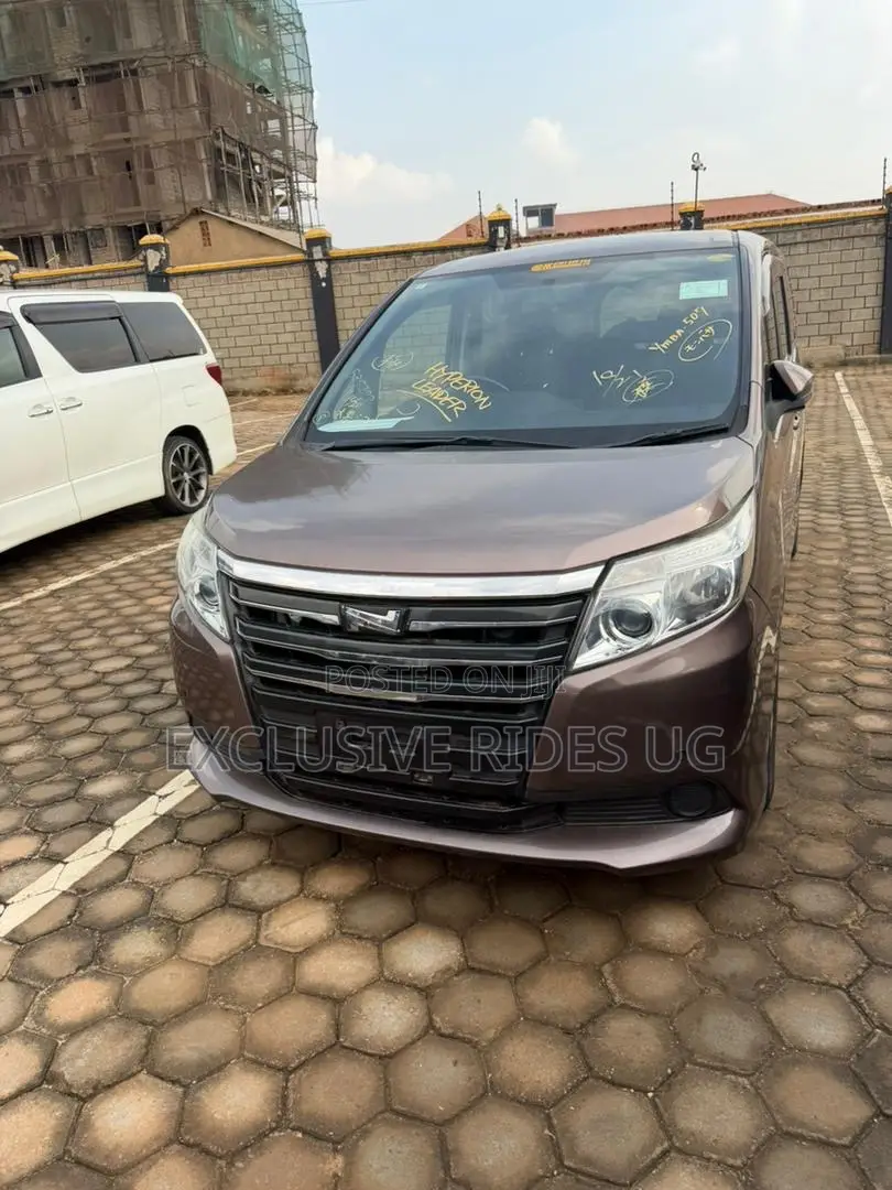 Toyota Noah 2.0 AWD (8 Seater) 2015 Gray