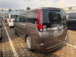 Toyota Noah 2.0 AWD (8 Seater) 2015 Gray