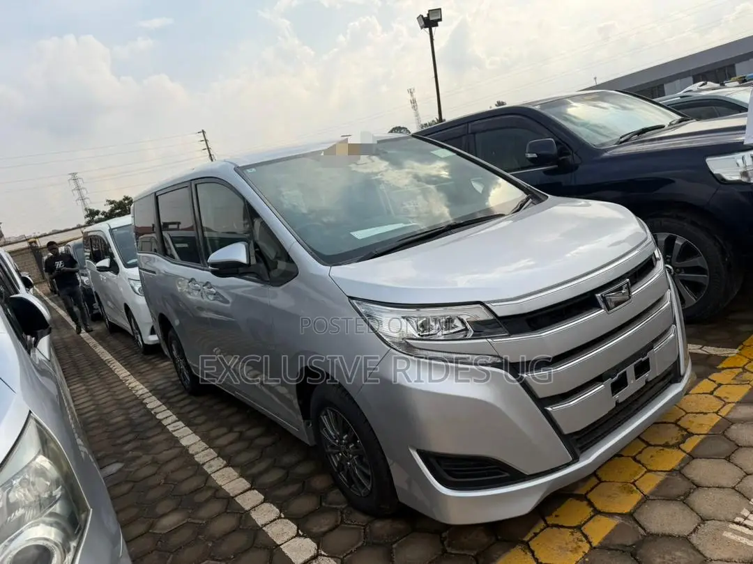 Toyota Noah 2.0 AWD (8 Seater) 2019 Silver