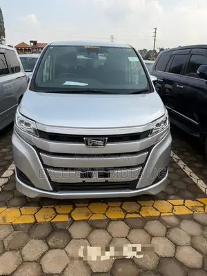 Toyota Noah 2.0 AWD (8 Seater) 2019 Silver