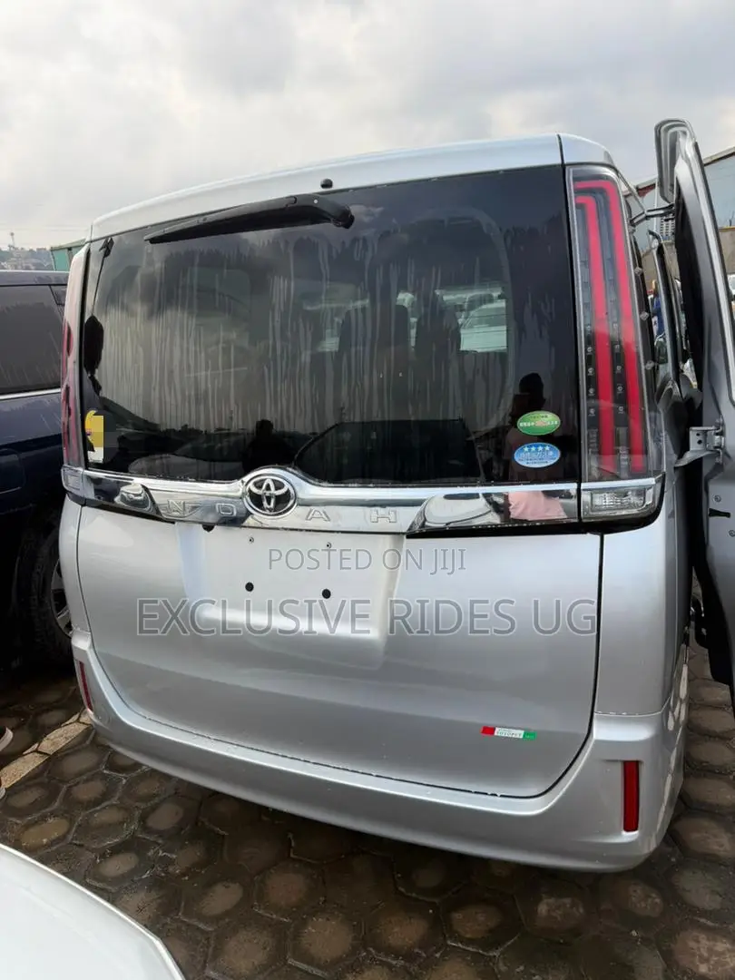 Toyota Noah 2.0 AWD (8 Seater) 2019 Silver
