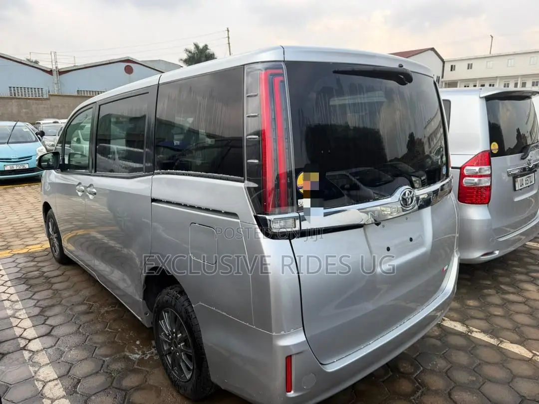 Toyota Noah 2.0 AWD (8 Seater) 2019 Silver