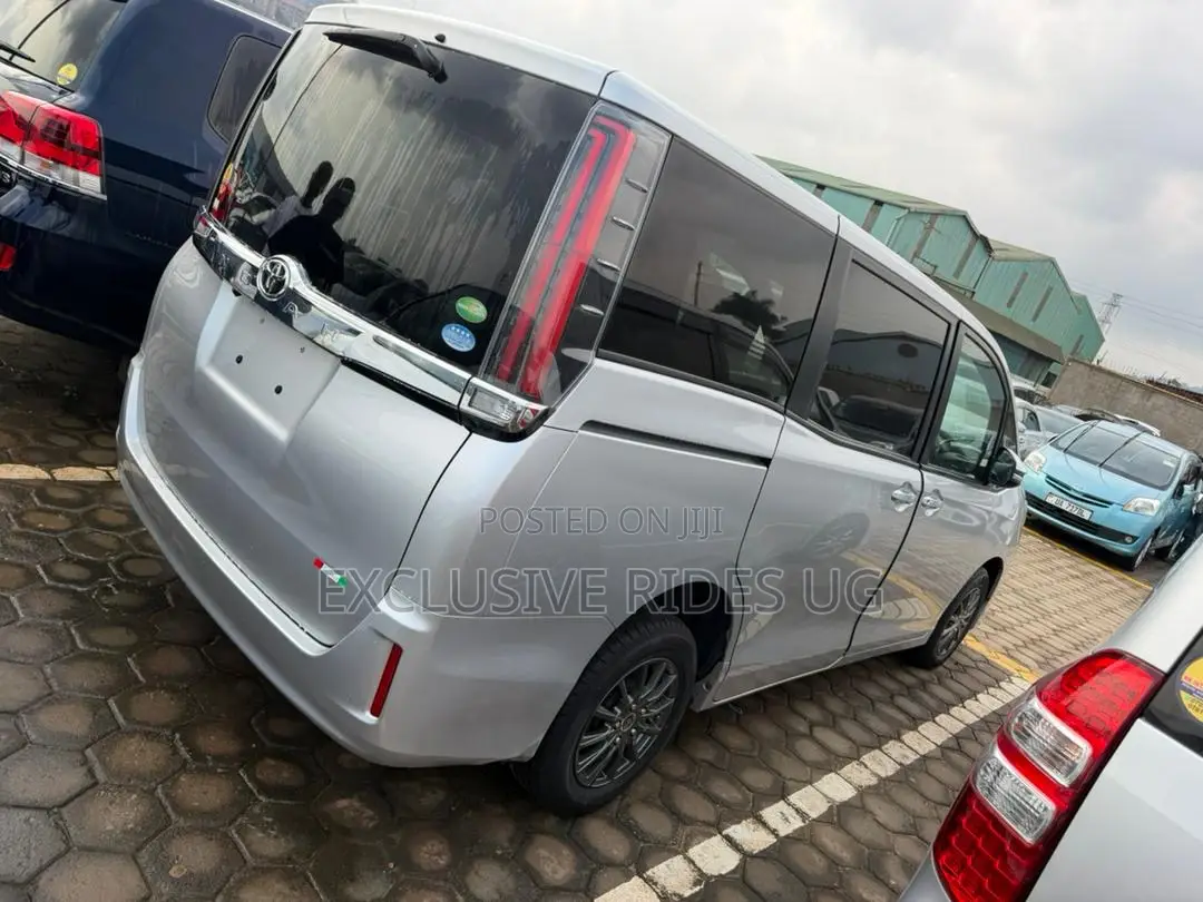 Toyota Noah 2.0 AWD (8 Seater) 2019 Silver