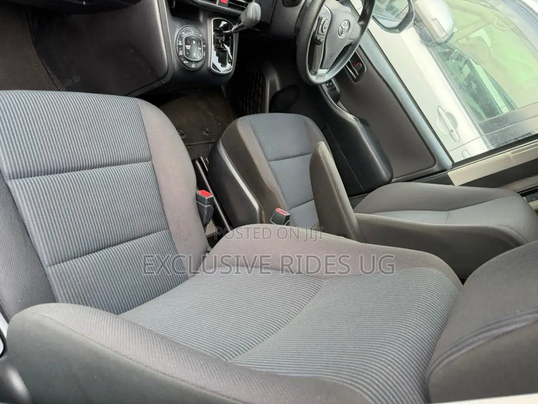 Toyota Noah 2.0 AWD (8 Seater) 2019 Silver