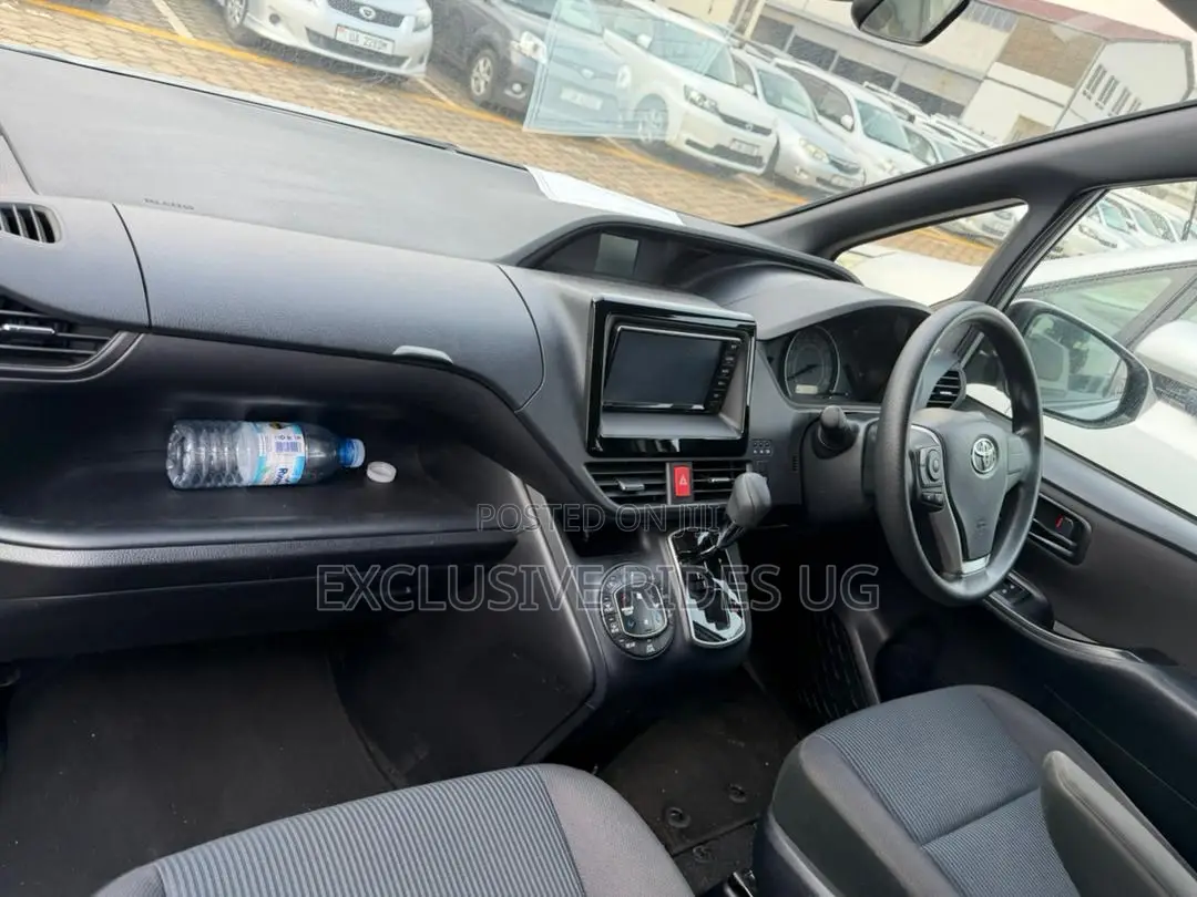 Toyota Noah 2.0 AWD (8 Seater) 2019 Silver