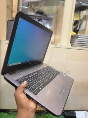 Laptop HP 250 G8 8GB Intel Core i5 HDD+SSD 500GB