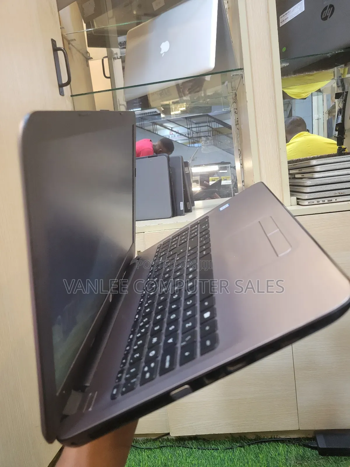 Laptop HP 250 G8 8GB Intel Core i5 HDD+SSD 500GB
