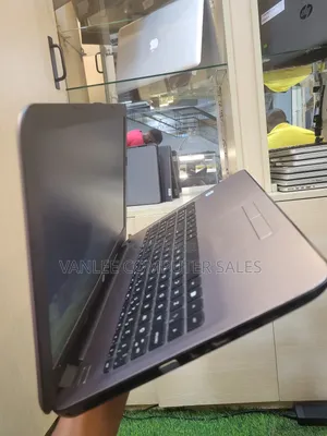 Laptop HP 250 G8 8GB Intel Core i5 HDD+SSD 500GB