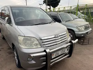 Toyota Noah 2003 Silver