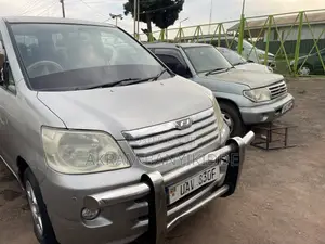 Toyota Noah 2003 Silver