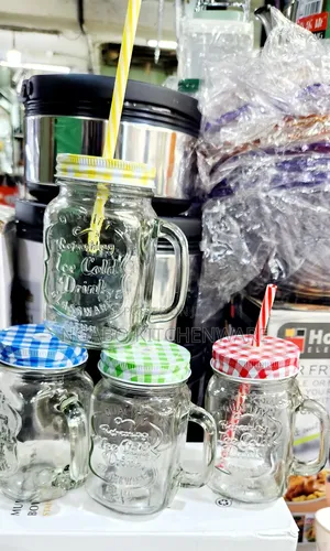 Glass Mason Jar Mugs Equipped With Handles, Lids, and Straws