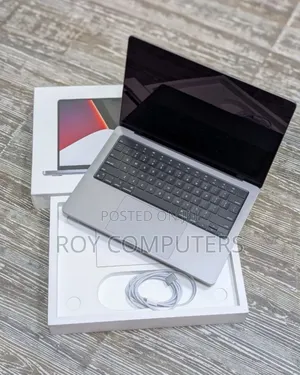 New Laptop Apple MacBook 2020 8GB Intel Core i7 SSD 256GB