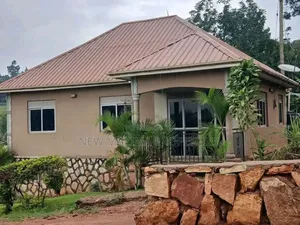 3bdrm Bungalow in Buwambo, Central Division for sale