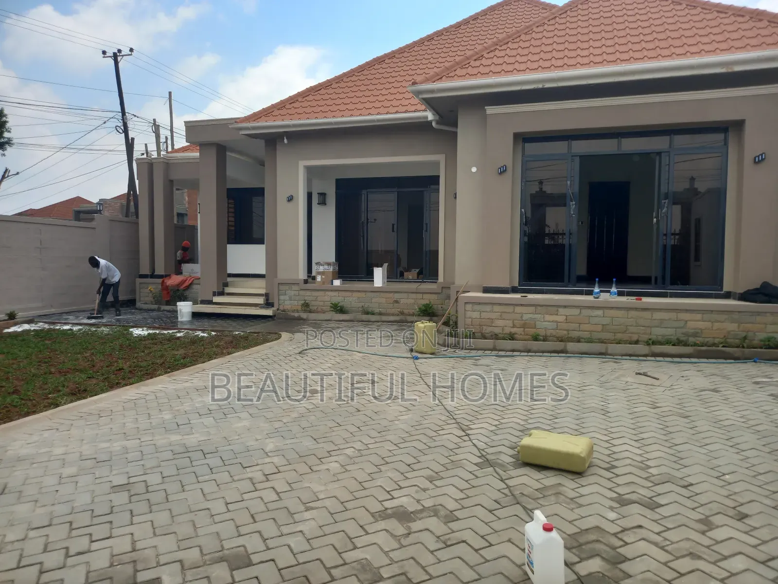 Furnished 4bdrm House in Kira for sale