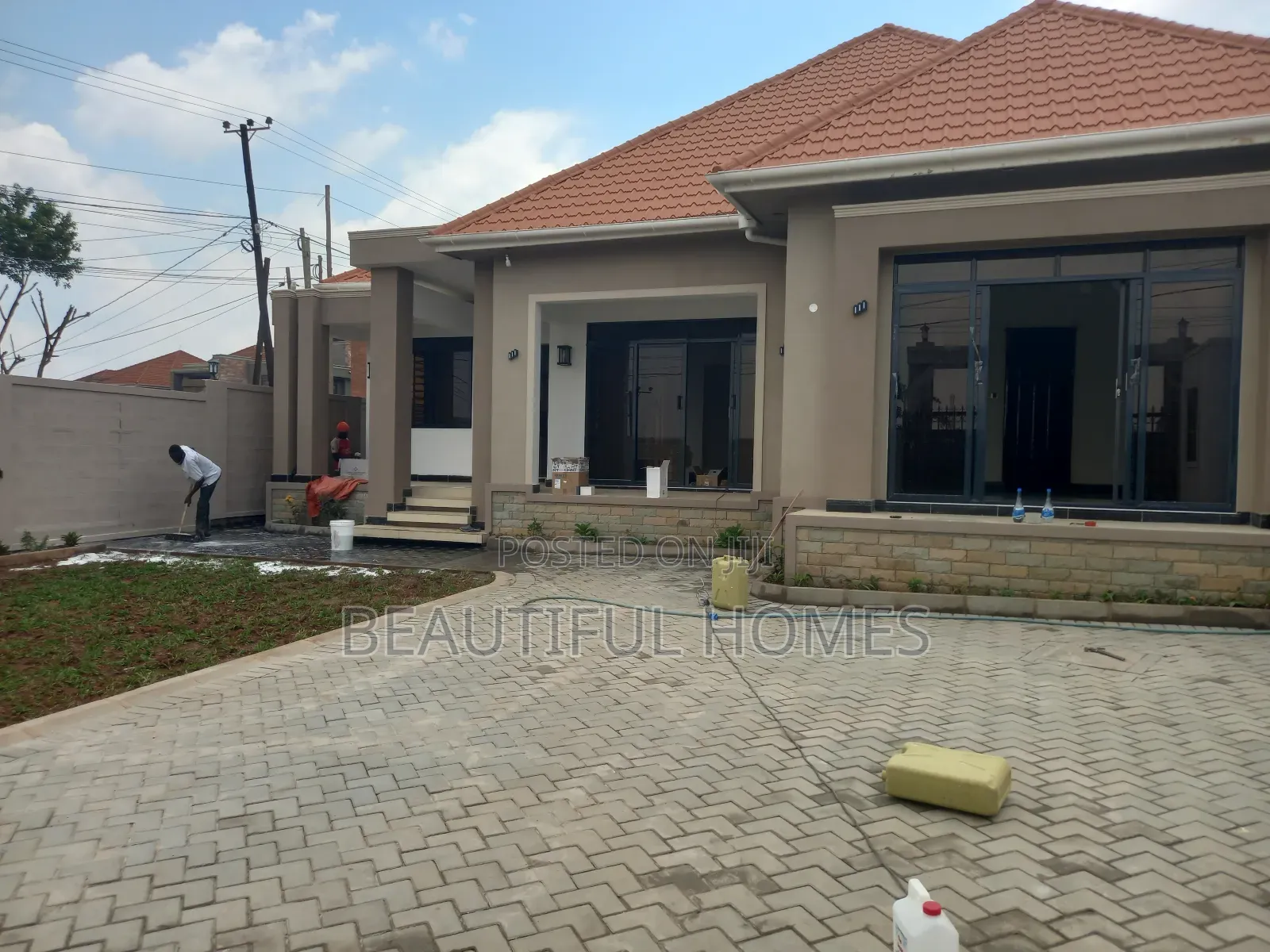 Furnished 4bdrm House in Kira for sale