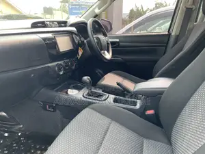 Toyota Hilux 2020 Silver