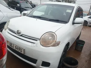 Toyota Sienta 2008 White