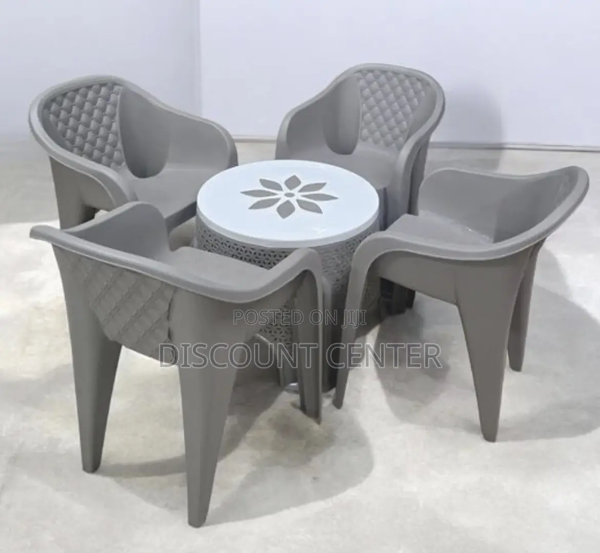 Set 4 of Plastic Chair and Plastic Chairs