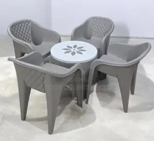 Set 4 of Plastic Chair and Plastic Chairs