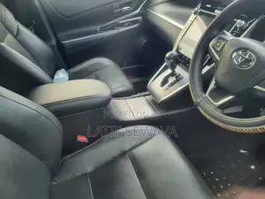 Toyota Harrier 2.0 4WD 2017 White