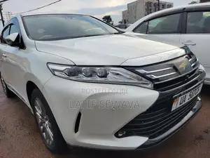Toyota Harrier 2.0 4WD 2017 White