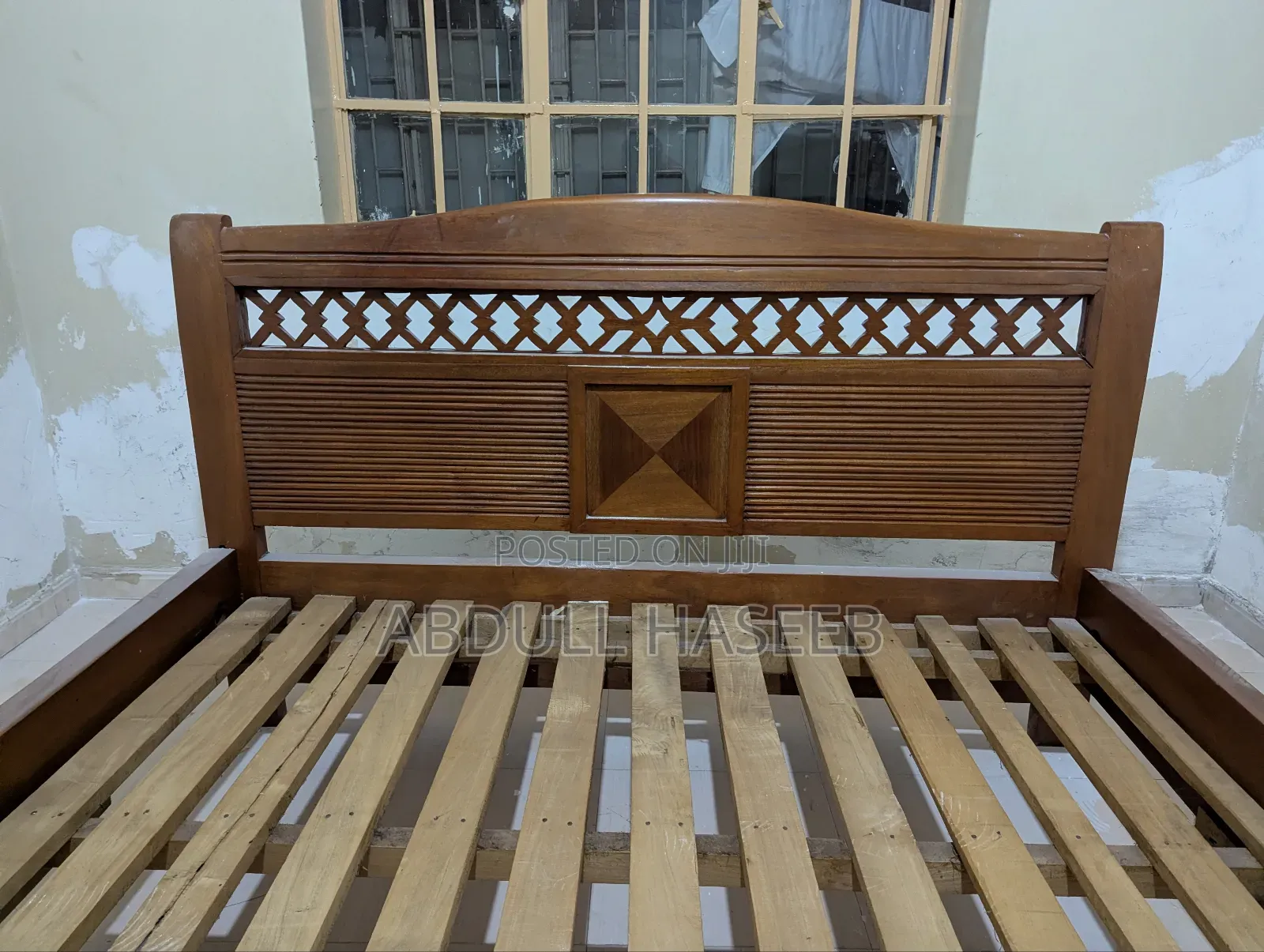 Mahogany Wooden Bed 5x6 8 | 2 Side Tables (Imported)