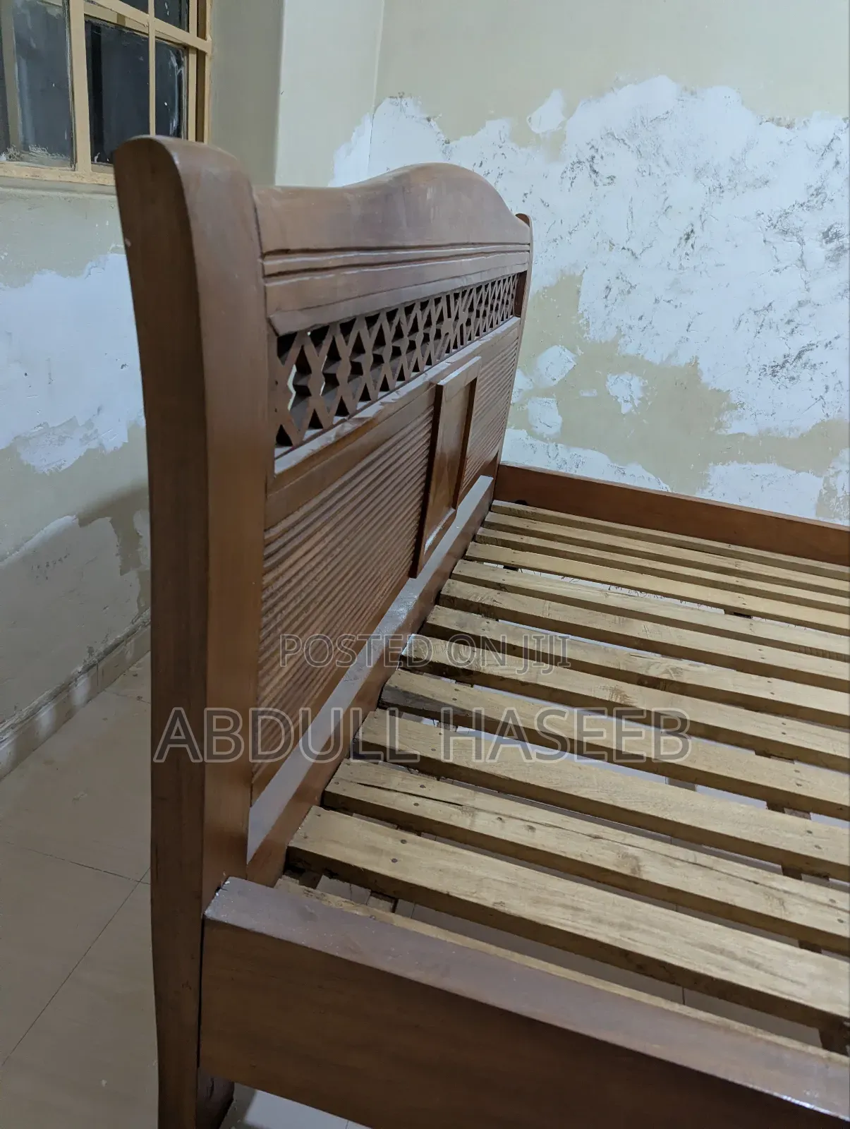 Mahogany Wooden Bed 5x6 8 | 2 Side Tables (Imported)