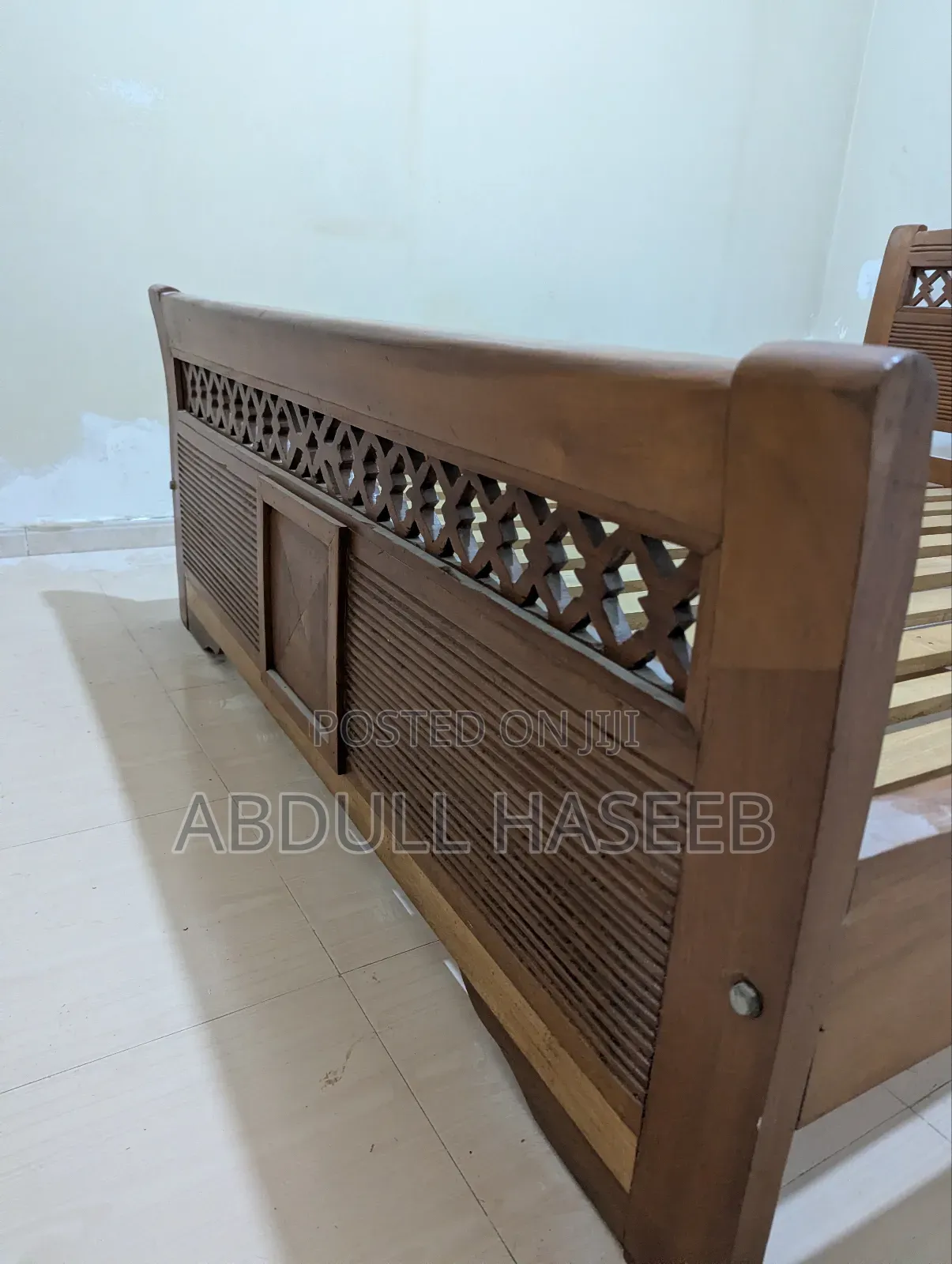 Mahogany Wooden Bed 5x6 8 | 2 Side Tables (Imported)