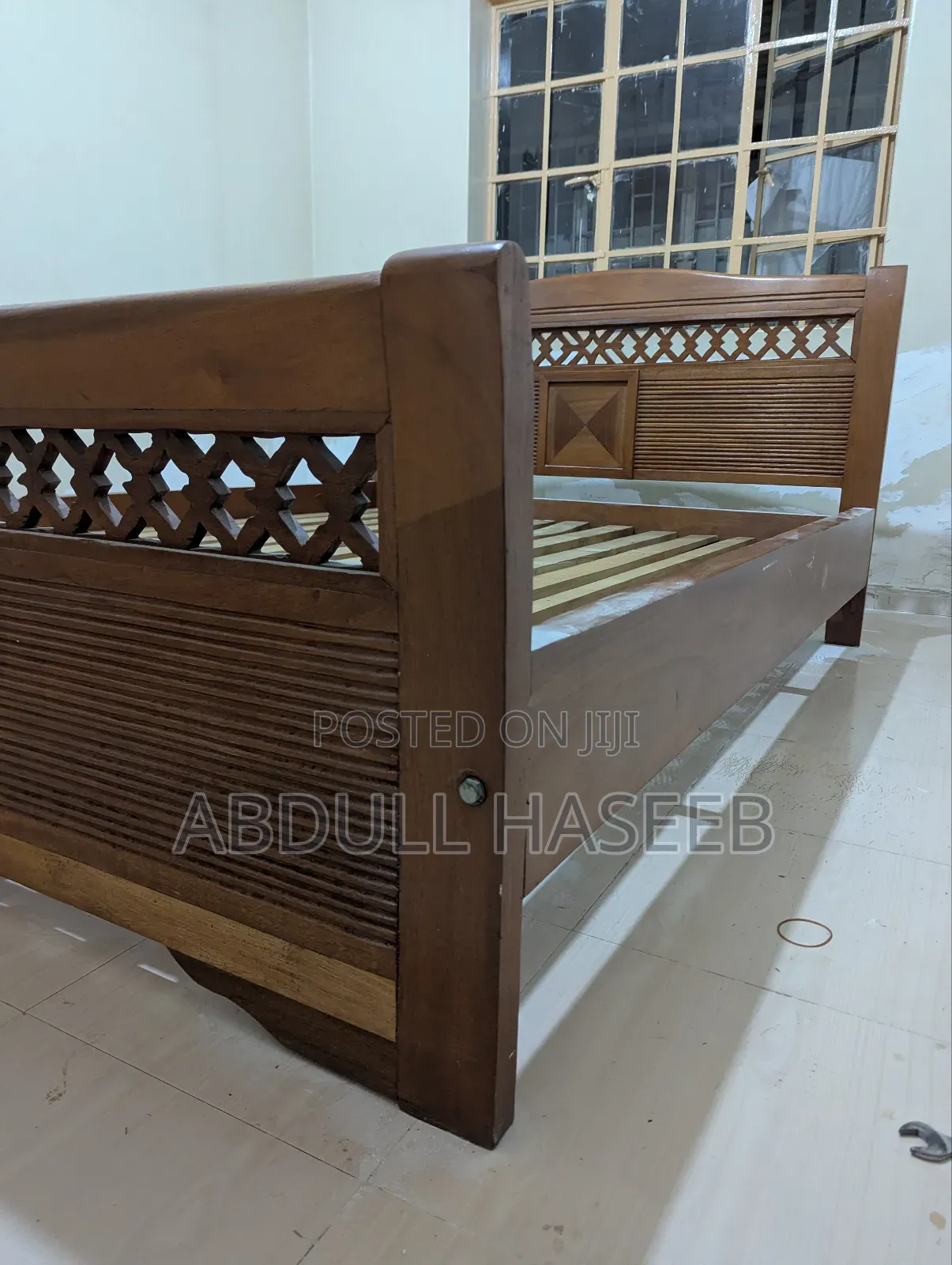 Mahogany Wooden Bed 5x6 8 | 2 Side Tables (Imported)