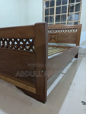 Mahogany Wooden Bed 5x6 8 | 2 Side Tables (Imported)