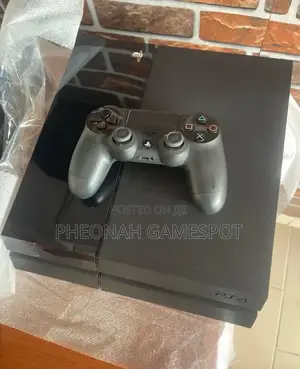 Playstation 4: 2 Pads, 12 Games. Uk Used, Almost New, No Scratches