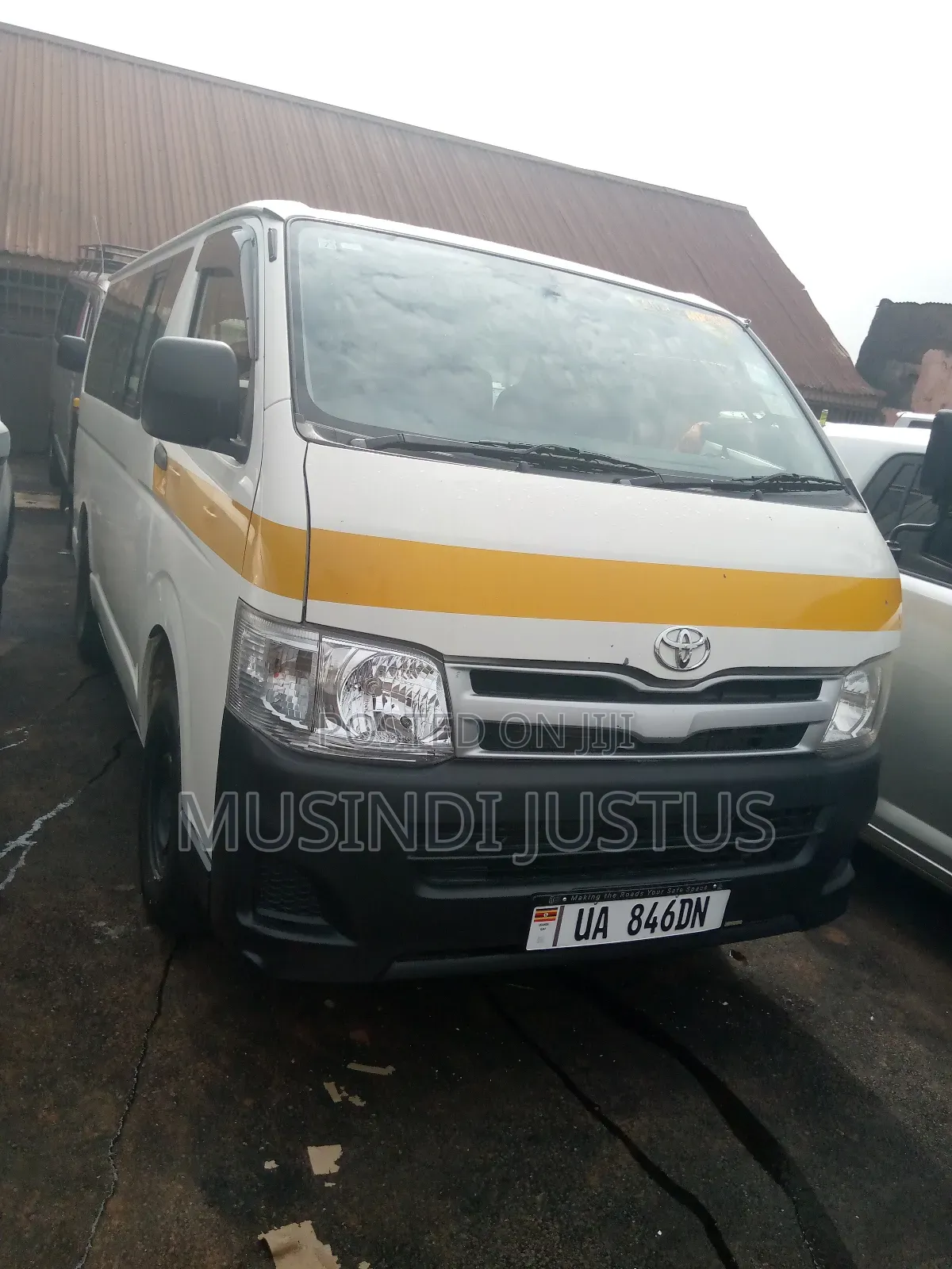 Bus 2009 White