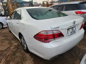 Toyota Crown 2016 White