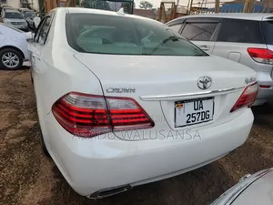 Toyota Crown 2016 White